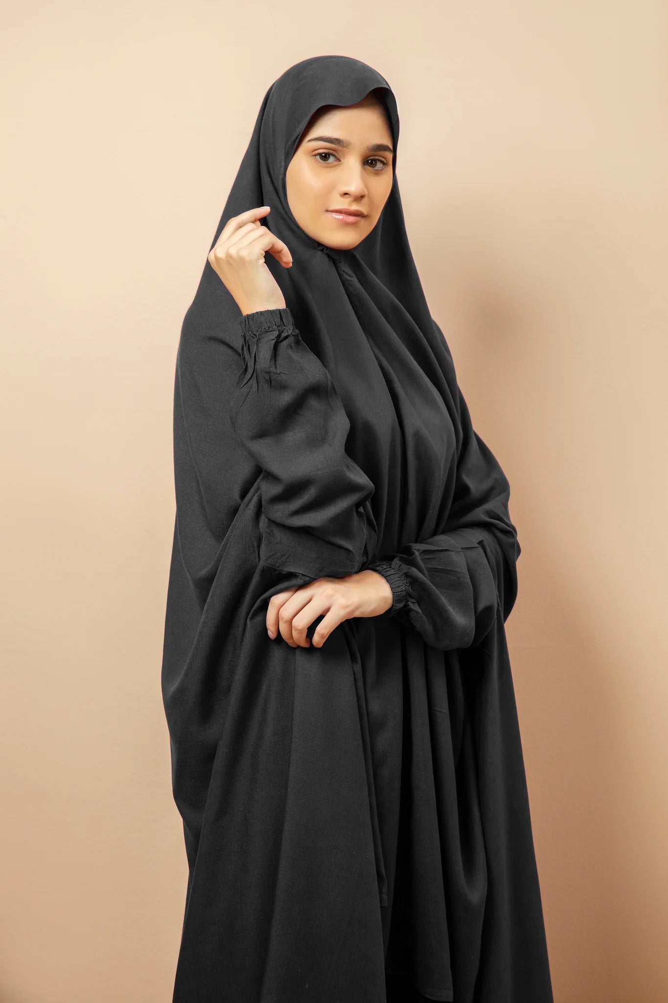 Namaz Chadar with Sleeves & Neck Elastic Band - Plain Black